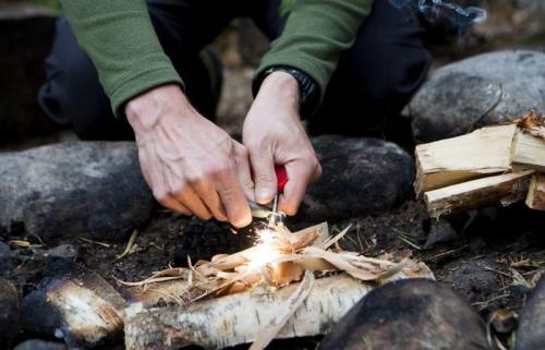 Информация о том, как с помощью подручных средств добыть огонь. Как разжечь огонь при помощи подручных средств в закладки 2 08