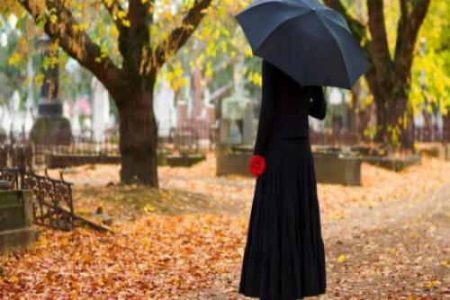 Почему нужно выбрасывать вещи умершего. Вещи умерших людей хранят энергию