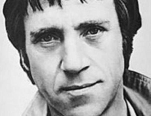 Внебрачные дети Высоцкого Владимира семеновича кратко. На протяжении нескольких лет известный певец состоял в отношениях с актрисой Татьяной Иваненко. После этого Татьяна родила дочь Анастасию, которую Владимир Высоцкий не признал. Сейчас женщина проживает одна, а недавно выяснилась, что она сильно болеет.