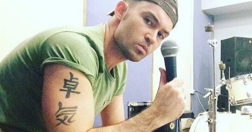 Юрий Титов мама. Певцу не дают общаться с ребенком. Журналисты выяснили, что много лет назад артистка Теона Контридзе родила ему малышку. Однако пара разошлась еще до появления на свет девочки. Теперь джазовая исполнительница против налаживания контактов с Титовым.