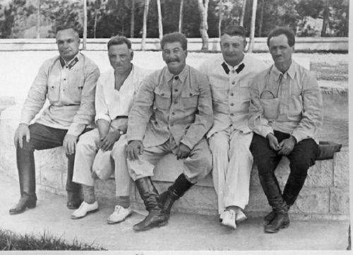 Картинки иосиф виссарионович сталин. Сталин, каким его знали единицы: Фотографии «вождя народов» в окружении семьи и друзей 04