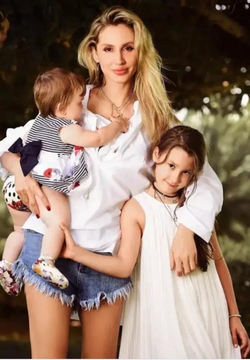 Лобода дети. Кто на самом деле отец второго ребенка Светланы Лободы.