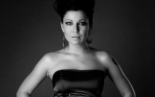 Какое настоящее имя у певицы елки. Певица Ёлка: настоящее имя и фамилия, биография