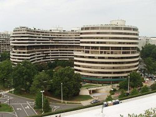 Ричард никсон почему ушел в отставку. Уотергейтский скандал и отставка президента Никсона. 01