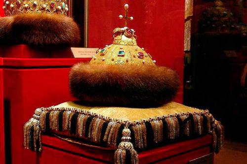 Шапка Мономаха история происхождения кратко. Откуда взялась шапка Мономаха и почему она так тяжела?