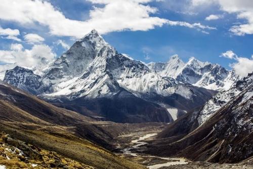 Самая высокая гора в мире интересные факты. Эверест – самая высокая гора в мире (~ 8 848 м)