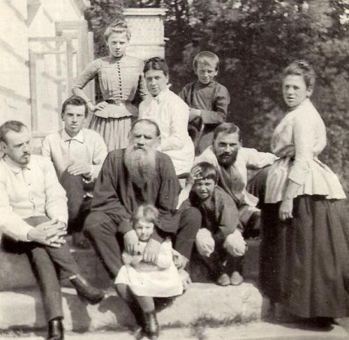Разлад в семье толстого. Трагедия жены Льва Толстого: через что пришлось пройти женщине в браке с великим писателем