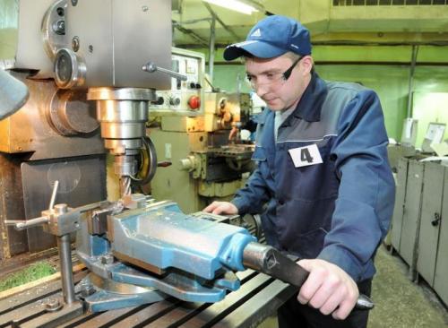 Фрезеровщик зарплата. Сколько зарабатывают фрезеровщики в Москве и других местах