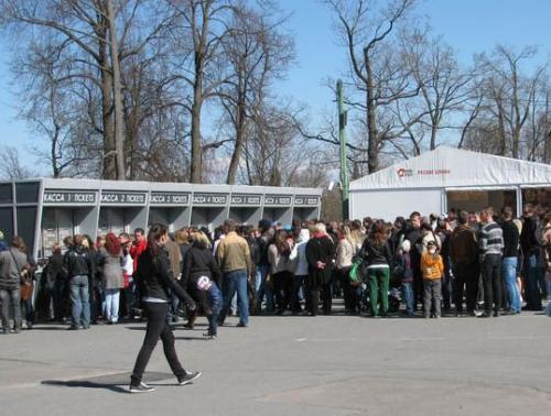 Как пролезть в Петергоф. Как попасть в Петергоф без очереди?