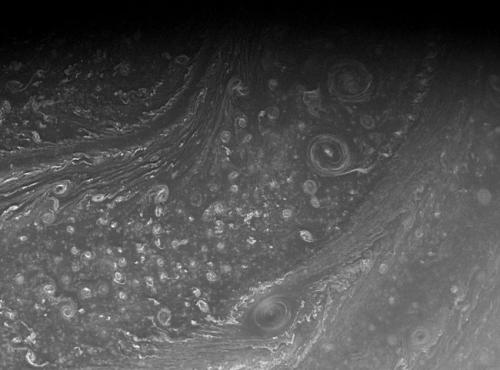 Год на Сатурне длится 30 земных лет. Интересные факты о Сатурне 01