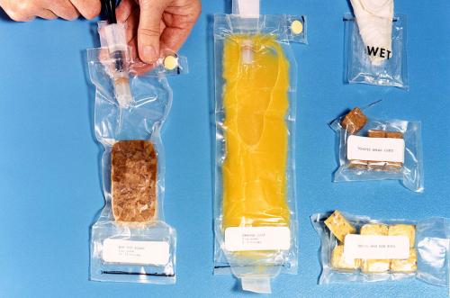 Интересные факты о космонавтике. Непотопляемая Молли Браун и первая в истории космическая контрабанда