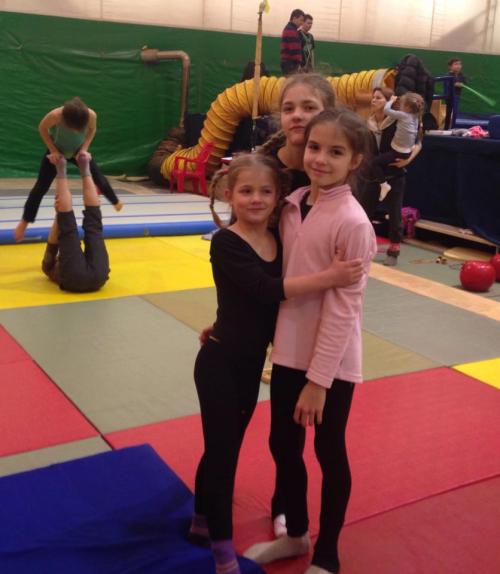 Вся правда о художественной гимнастике. У них там своя стая, свои друзья и единомышленники. Ребенок в спорте не одинок и не отрезан от сверстников, скорее – наоборот.