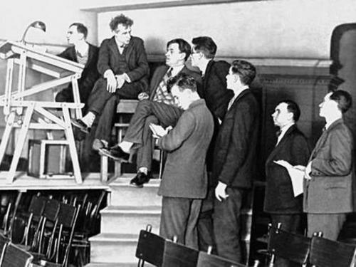 Маяковский. Актер, художник и автор «народных спектаклей»