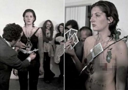 Эксперимент Марины Абрамович. Страшный эксперимент: художница стояла 6 часов смирно и позволяла зрителям творить с ней, что угодно