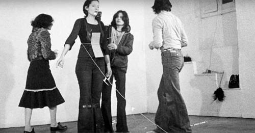 Эксперимент Марины Абрамович. Страшный эксперимент: художница стояла 6 часов смирно и позволяла зрителям творить с ней, что угодно