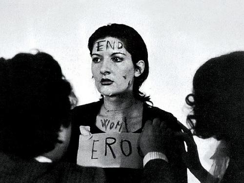 Перформанс Марины Абрамович. Марина Абрамович перфомансы. Перформанс Марины Абрамович 12