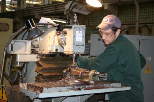 Фрезеровщик зарплата. Сколько зарабатывают фрезеровщики в Москве и других местах