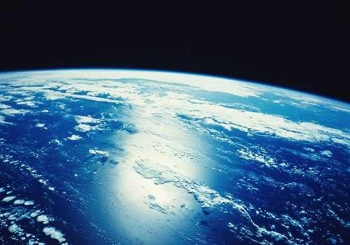 Почему планету Земля назвали голубой планетой. Земля — планета «голубых кровей». Ее выгодное положение в Космосе
