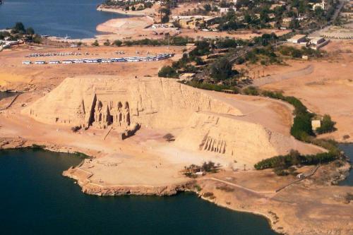 Скальный храм Рамсеса 2. Абу-Симбел — пещерный храм Рамсеса II и его супруги Нефертари