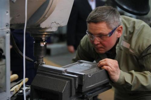 Фрезеровщик зарплата. Сколько зарабатывают фрезеровщики в Москве и других местах