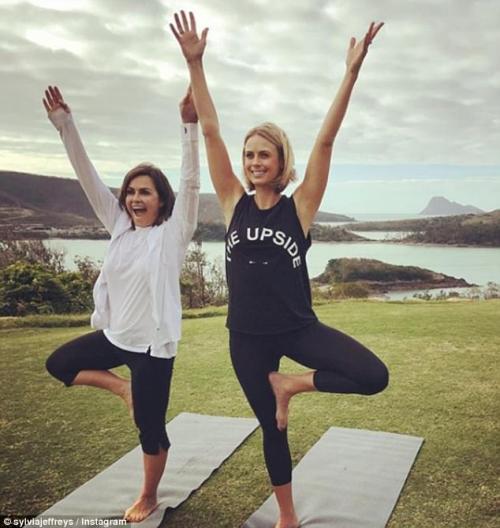 Ложусь спать в 8 вечера. Ложиться спать в 8 вечера и устраивать детокс: известная телеведущая поделилась своими секретами красоты