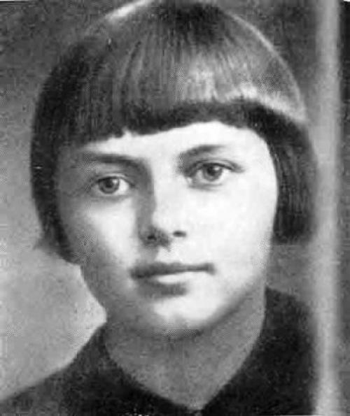 Зина портнова биография и подвиг кратко для детей. Зина Портнова