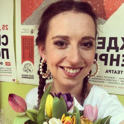 Диана очилова. В декабре прошлого года актер развелся с Дианой Очиловой, которая помогла ему побороть онкологическое заболевание. Андрей Гайдулян признавался, что расставание произошло по обоюдному согласию. Но его бывшая жена утверждает, что еще будучи в браке он изменял ей с актрисой Александрой Велескевич.