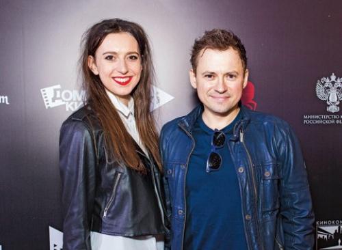 Диана очилова. В декабре прошлого года актер развелся с Дианой Очиловой, которая помогла ему побороть онкологическое заболевание. Андрей Гайдулян признавался, что расставание произошло по обоюдному согласию. Но его бывшая жена утверждает, что еще будучи в браке он изменял ей с актрисой Александрой Велескевич.