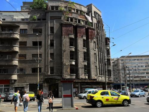 Румыния бухарест. Когда автобус, на котором я добирался из болгарской Варны в румынскую столицу, въехал в Бухарест, то ощущение было такое, что опять попал в главный город Болгарии – Софию.