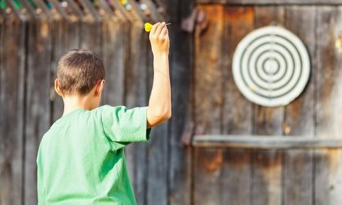 Как правильно держать ручку при письме. Методики, с помощью которых можно помочь ребенку научиться правильно держать пишущий инструмент: