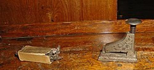 Кто изобрел степлер. Строительный степлер 04