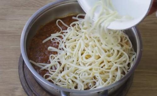 Как варить макароны с тушенкой. Макароны с тушенкой: 5 рецептов в домашних условиях