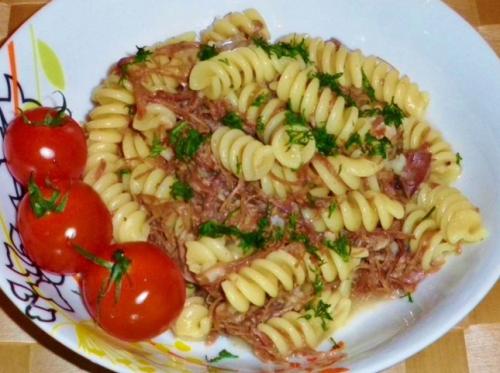 Как варить макароны с тушенкой. Макароны с тушенкой: 5 рецептов в домашних условиях