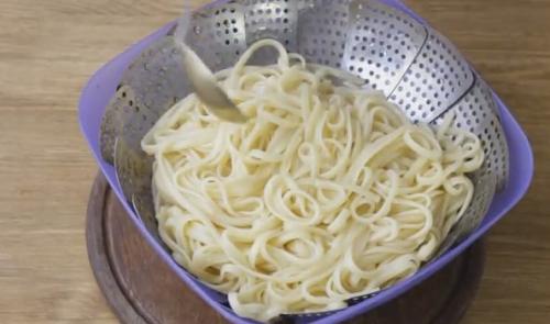 Как варить макароны с тушенкой. Макароны с тушенкой: 5 рецептов в домашних условиях