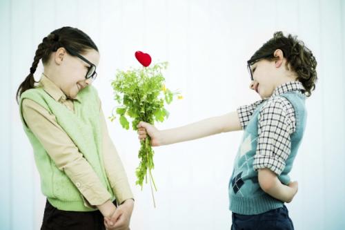 Как сделать так чтобы мальчик тебя полюбил в школе. Как сделать так чтобы мальчик в тебя влюбился