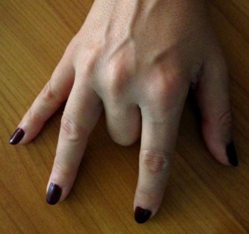 Достаю языком до носа. Трюки с телом, которые не каждый сможет сделать