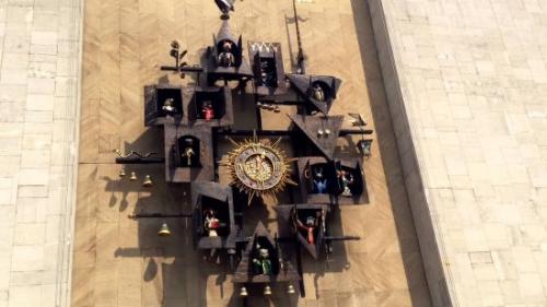 На здании, какого Театра установлены сказочные часы. Часы Театра кукол Образцова