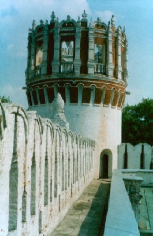 На здании, какого Театра установлены сказочные часы. Часы Театра кукол Образцова 15