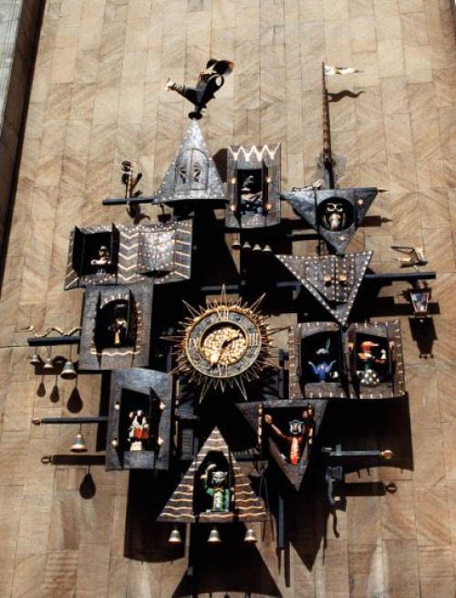 На здании, какого Театра установлены сказочные часы. Часы Театра кукол Образцова