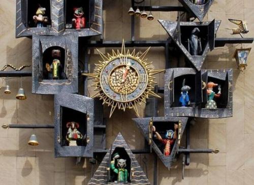 На здании, какого Театра установлены сказочные часы. Часы Театра кукол Образцова