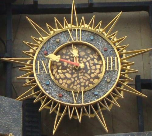 На здании, какого Театра установлены сказочные часы. Часы Театра кукол Образцова