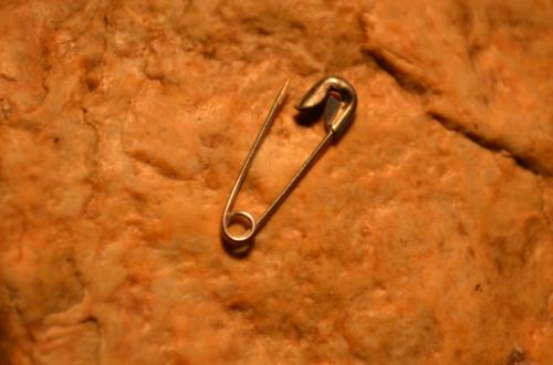 Что нельзя с земли поднять. Комментарии: 02