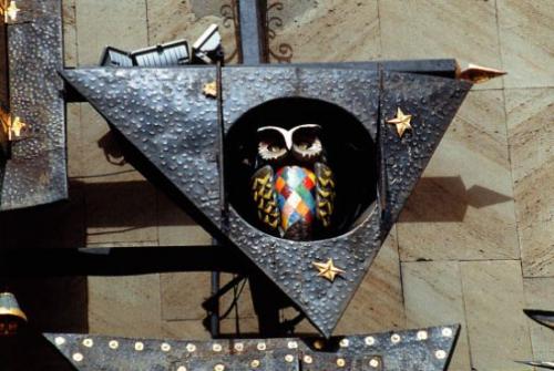 На здании, какого Театра установлены сказочные часы. Часы Театра кукол Образцова