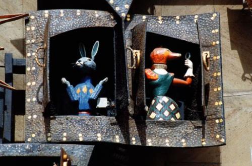 На здании, какого Театра установлены сказочные часы. Часы Театра кукол Образцова