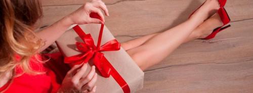 Что можно подарить на юбилей. Что подарить женщине на 30 лет 14