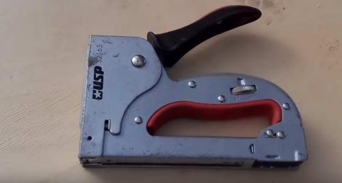 Степлер устройство. Строительный степлер —виды, какие скобы применять и особенности ремонта