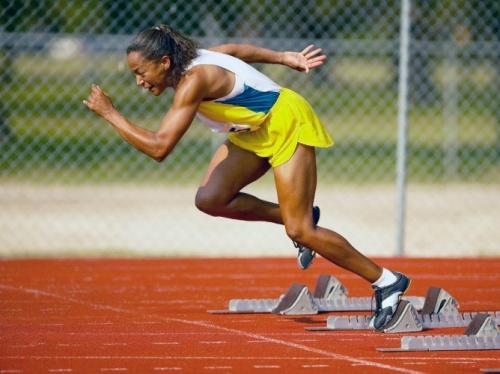 Бег с низкого старта кратко. Почему низкий старт при спринте эффективней, чем высокий