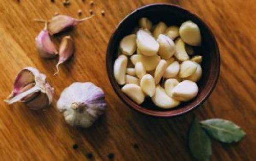 Что будет с кровью если есть чеснок каждый день. Научные факты о влиянии чеснока на кровь — разжижает ли он ее или сгущает?