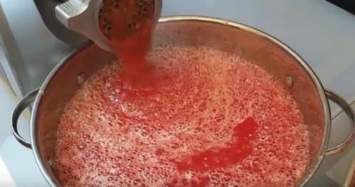 Кетчуп своими руками из помидоров рецепт. Кетчуп из помидоров Пальчики оближешь на зиму (рецепты в домашних условиях)