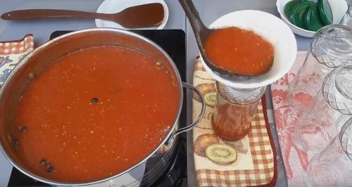 Кетчуп своими руками из помидоров рецепт. Кетчуп из помидоров Пальчики оближешь на зиму (рецепты в домашних условиях)